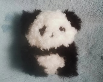 Muñeco de peluche de panda esponjoso hecho a mano y tejido a crochet