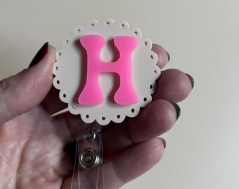 Monogram Badge Reel Scalloped Edges Clip On Badge Identification Tag Holder Nurse Office Accessory Display Holder Retractable Name Badge
