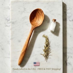 Cadeau en bois du 5e anniversaire pour elle, cuillère en bois d'olivier fabriquée à la main, cadeau de pendaison de crémaillère rustique, cadeau de cuisine personnalisé, ustensile héritage