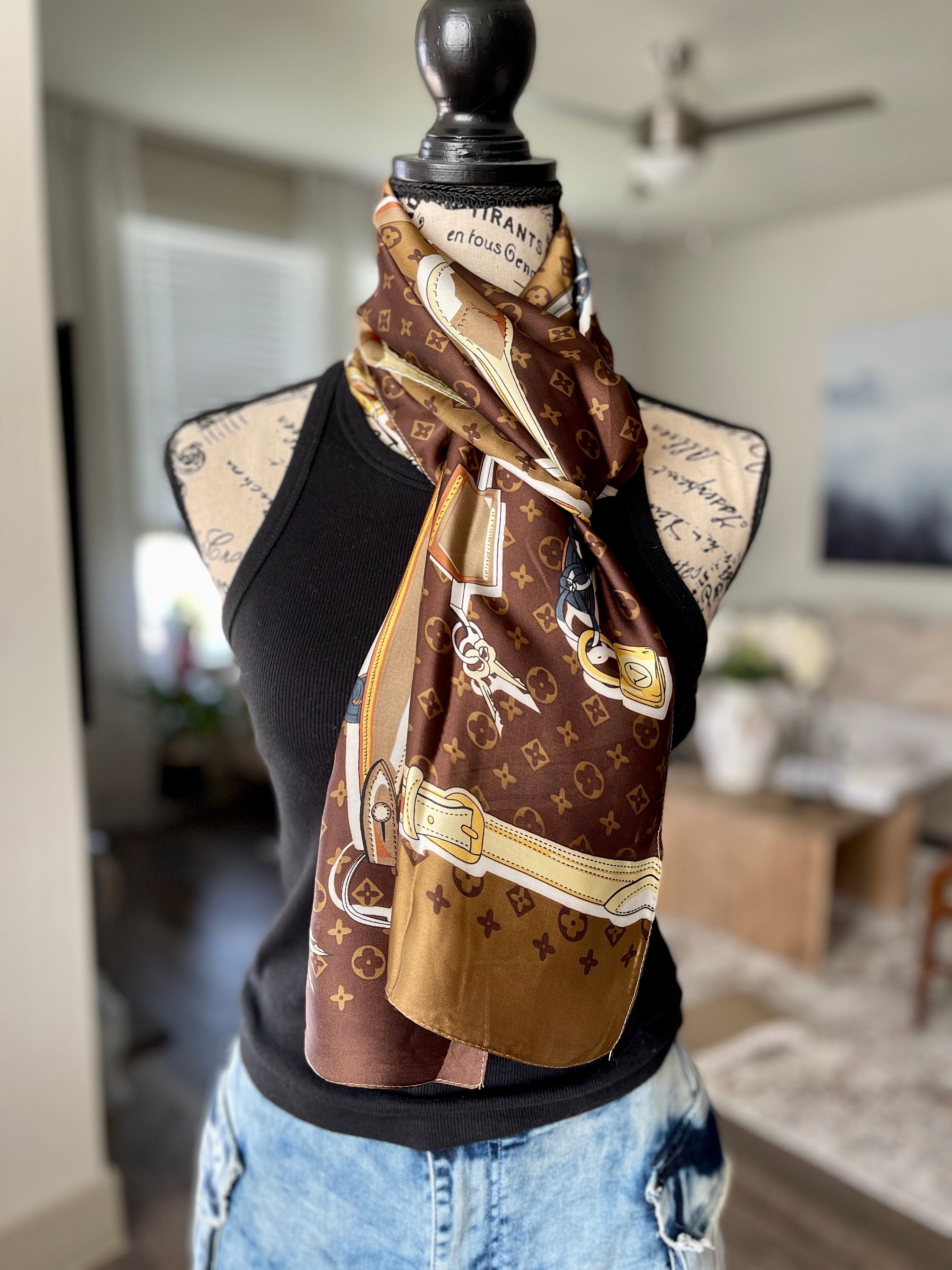 Louis Vuitton - Authenticated Scarf - Silk Brown for Women, Very Good Condition