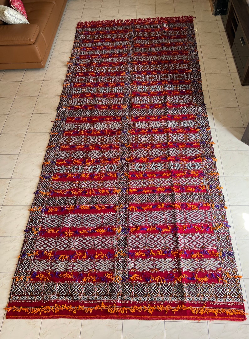 Tapis Berbère Marocain Vintage Zemmour – 100% Laine Rouge – Fait Main 140x80 Cm