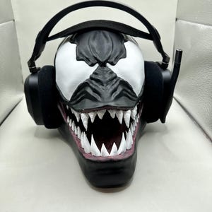 Venom headset stand