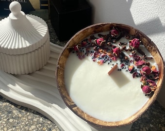 Aromatic candle in coconut shell with shimmer- Candle  - Mother's Day Gift - Home Decor - Soy Wax - Handmade - Home Design - Eco friendly