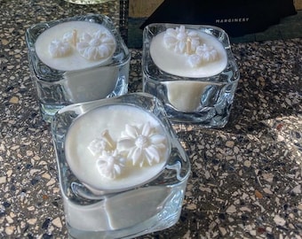 Aroma flowers candle in a glass - Cotton wick - Gift - Home Decor - Soy Wax - Handmade - Home Design - Eco friendly - Shaped Candle
