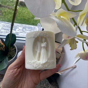 Aroma Candle for a wedding with the image of the newlyweds-Bride & Groom-Wedding Gif-Present for wedding-Handmade-Eco friendly-Custom Colors