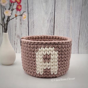 Häkelkorb mit Buchstaben/Korb personalisiert/Geschenkkorb personalisiert/gehäkelter Korb