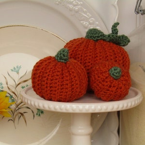 Crochet Pumpkin Set: Handmade Fall Decor - Farmhouse Thanksgiving Centerpiece