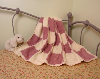 Couverture bébé tricotée main : couverture douce à carreaux rose ivoire