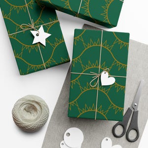 Carta da regalo Spikewave nei colori smeraldo e oro, confezioni eleganti per tutte le occasioni: compleanni, feste, baby shower e matrimoni.
