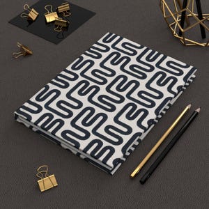 Cuaderno de tapa dura Winding Roads, diseño abstracto moderno con acabado mate. imagen 7