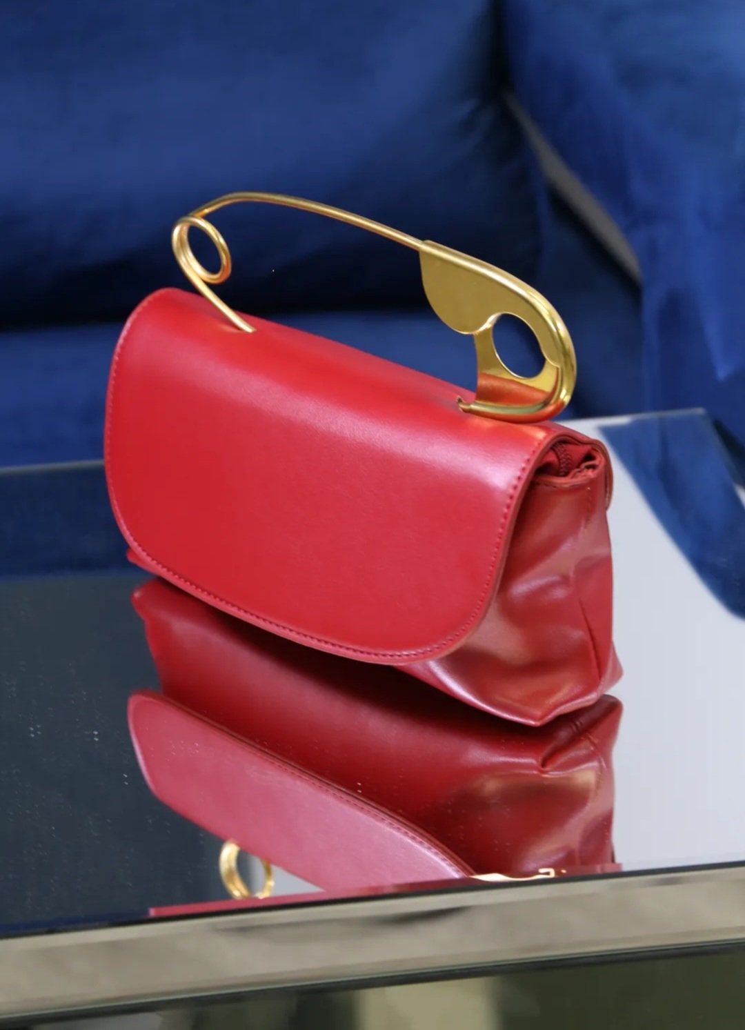 Safety pin handle purse