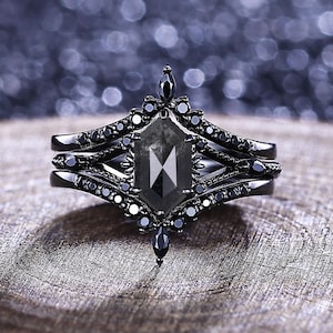 Conjunto de anillos de compromiso vintage hexagonales con diamantes y diseño de pimienta. Anillos de boda apilables únicos con diseño de racimo de ónix negro. Conjunto de anillos de boda. Regalo de aniversario para ella.