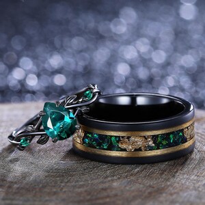 Unique Pear Emerald Couple Ring Set His And Her Matching Wedding Ring Set Emerald Engagement Ring Bridal Promise Ring Birthstone Ring Custom