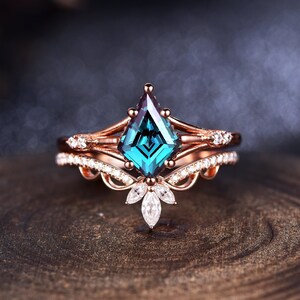 Vintage kite cut Alexandrite engagement ring set 14k rose gold marquise cut moissanite ring for women unique bridal wedding ring set