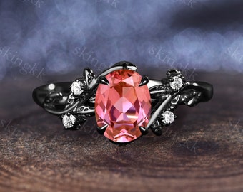Anillo de compromiso vintage con zafiro Padparadscha ovalado y banda floral de oro negro