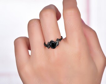 Vintage Black Onyx Engagement Ring,oval Cut Gems,black Gold