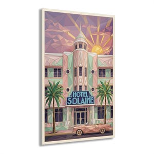 Peut inclure: Impression d'art de style Art Déco de l'Hôtel Solaine. Le bâtiment est dans des tons de vert et de rose avec un design géométrique. Des palmiers encadrent l'entrée, et une voiture ancienne est garée devant. Le ciel est une mosaïque de violets et de jaunes.