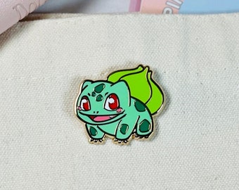 Pin de esmalte duro con personaje de anime verde / Personaje inicial de hierba kawaii /