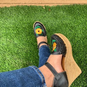 Womens Mexican Wedge Sunflower floral Mexican heels, Handmade leather huaraches,Mexican floral embroidered high heels,Artesanal high heels