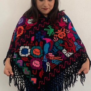 Poncho tejido para dama mini cuadros café chocolate - Tejidos Bela Binti