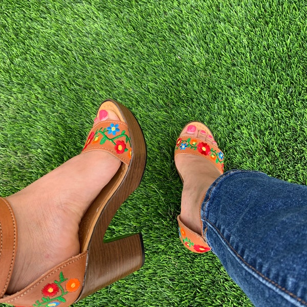 Women’s floral embroidered high heels,Mexican leather heels,Mexican wedges,Mexican floral heels,Huarache heels, artesanal high heels, heels