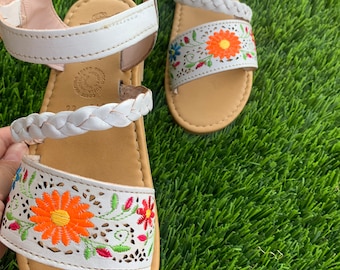 Mexikanische Huarache Sandalen / Mexikanische Sandale bestickt mit Blumen / Ledersandalen / Huaraches de Piel / Ouarache Sandalen / Weiße Huarache