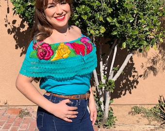 Chemisier mexicain épaules dénudées brodé floral