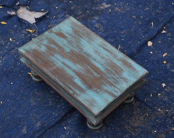 Antieke houten bajot met turquoise afwerking Chowki Indiase voetenbank oude lage tafel Diwali festivalcadeau woondecoratie