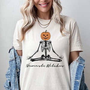 Namaste-heksen-T-shirt: griezelig yogaskelet, cadeau Halloween-yogi