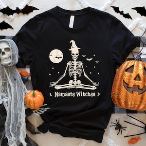 namaste heksen shirt, namaste spooky shirt, yoga skelet t shirt, yoga halloween shirt, pompoen skelet halloween shirt, cadeau voor yogi
