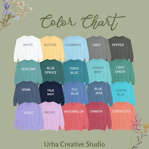 Op de afbeelding: Een kleurenkaart met een verscheidenheid aan crewneck sweatshirts in verschillende kleuren, waaronder wit, boter, chambray, grijs en peper. De kaart toont ook kleuren als seafoam, blauwe spar, topaasblauw en krijtachtige munt. De tekst "Color Chart" staat bovenaan.