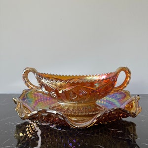 Iriserende Amber Carnaval Glass Star en File Imperial Boat en Large Plate Goudsbloem