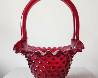 Panier en verre ambré rouge rubis Fenton, bords à volants estampés