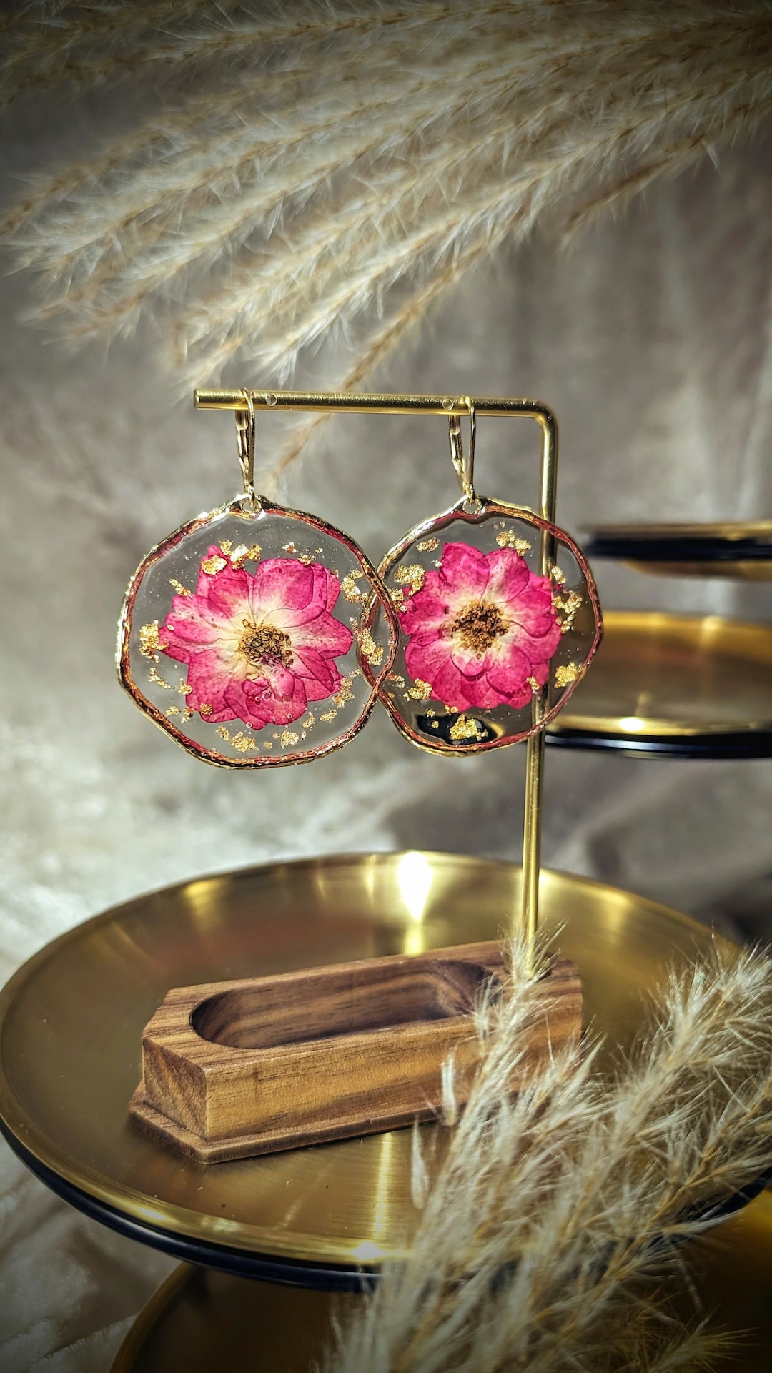 Echter Blumenschmuck Ohrringe aus echten Rosen Blüten undBlattgold boho ...