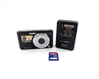 Aparat cyfrowy Panasonic Lumix DMC-FS62 w kolorze czarnym, matryca CCD 10,1 MP, obiektyw Leica, zestaw z aparatem cyfrowym Y2K
