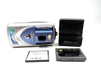 Nikon Coolpix 2500 blauwe digitale camera: draaibare lens, 2,0 MP, 3x zoom (bundel)
