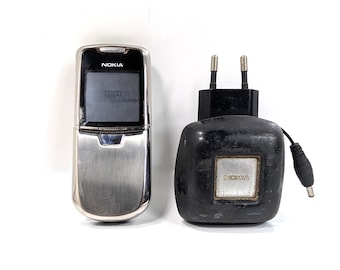 Vintage Nokia 8800 Classic Slider-telefoon: roestvrij staal, gemaakt in Duitsland, werkend (oplader inbegrepen)