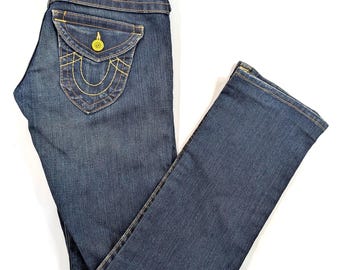 Jeansy Vintage True Religion, rozmiar 26, średnie pranie, kultowe przeszycia, kieszenie z patkami, wyprodukowano w USA