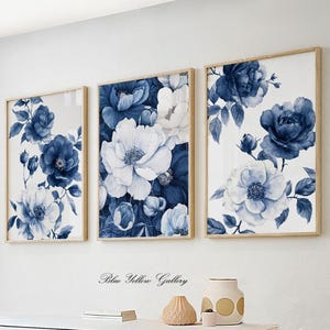 Navy Blue Floral Galeriewand Set mit 3 Drucken. Mid Century Modern Minimalist Blumen Galerie Wand Set. Rustikales Botanisches Landhaus Dekor