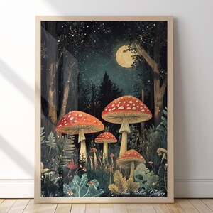 Foresta magica notturna con stampa artistica da parete con fungo amanita. Vintage mistico, poster di natura accogliente di mezzanotte, decorazione da parete dark academia
