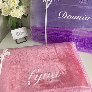 Personalized prayer mat with packaging thick and soft velvet Eid/Eid/Ramadan gift for Muslim woman and man image 4