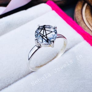 Sterlingzilveren ring met toermalaatkwarts: solitaire zwarte rutielkwarts
