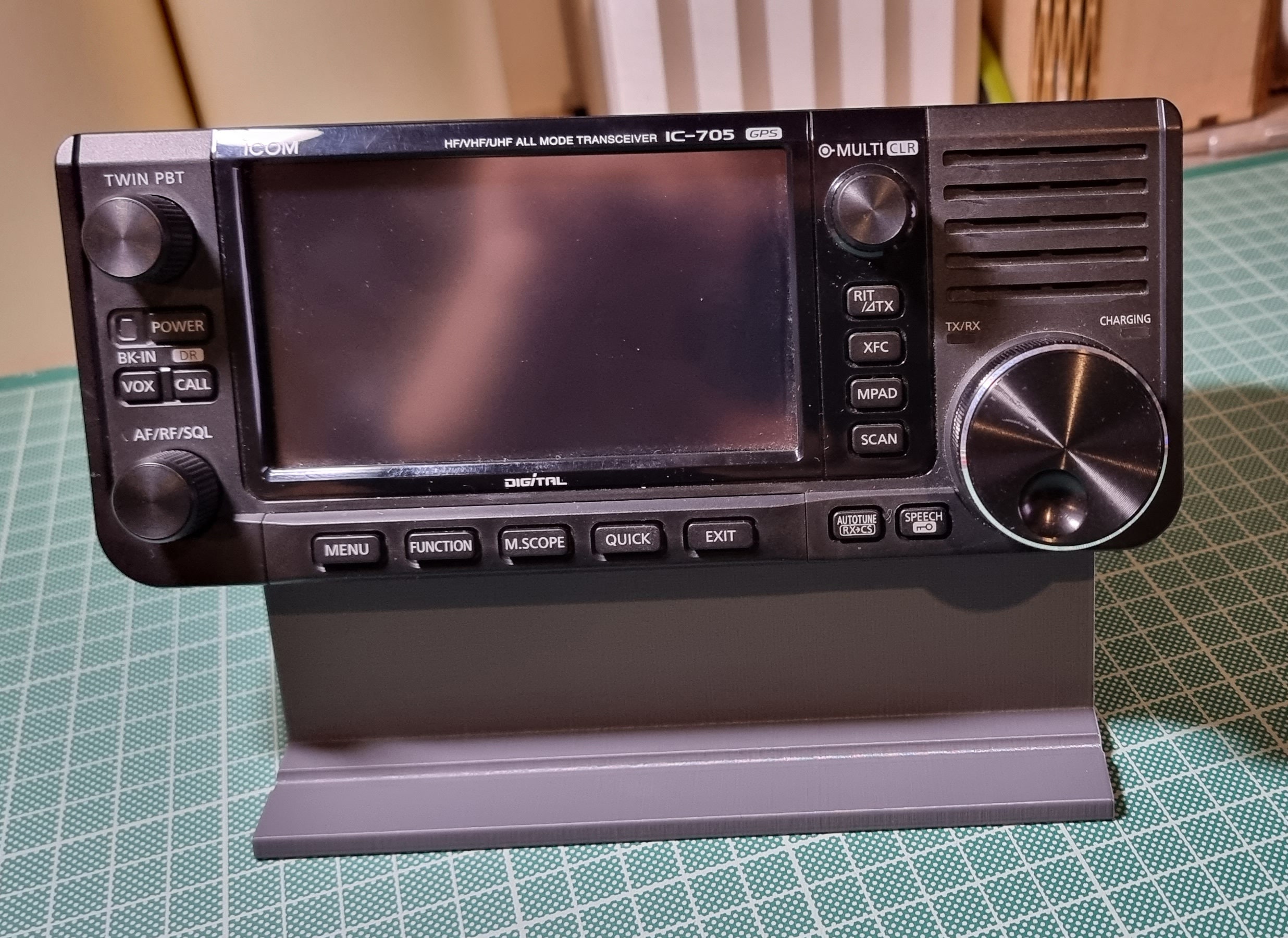 ICOM　IC-705 ico-ic-705_xl.jpg