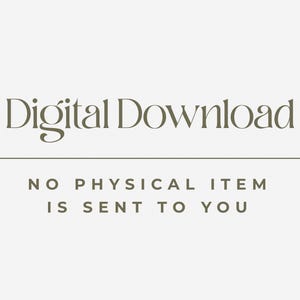 Pu&ograve; includere: Un grafico digitale che presenta il testo Digital Download in un grande carattere serif, seguito da una linea orizzontale e dal testo NO PHYSICAL ITEM IS SENT TO YOU in un carattere sans-serif pi&ugrave; piccolo, il tutto in grigio scuro su sfondo chiaro.