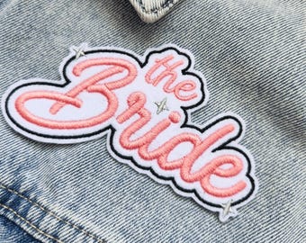 Aanpasbare geborduurde "De Bruid" strijkpatch - Trouwpatch - Origineel vrijgezellenfeestcadeau - Gepersonaliseerd accessoire voor de aanstaande bruid