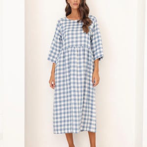 Vestido de lino modesto con cuadros vichy azul claro, vestido de lino con bolsillos, vestido de lino lituano, vestido midi de lino, vestido de lino con cuadros vichy