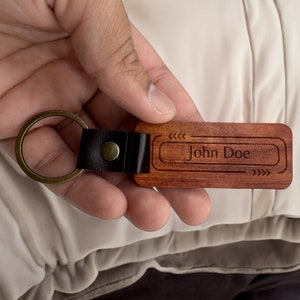 Personalized Wooden keychain Custom keychain Gift for Boyfriend, keychain gift for kids Gift for Dad,Gift wedding grooms man gift bridesmaid