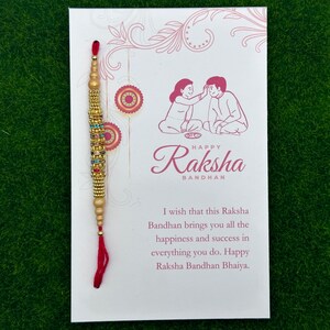 Rakhi doré, Rakhri, rakhi, rakhi lotus, moti rakhi, carte bhaiya rakhi, lot de rakhi, idées de rakhi, combo rakhi, combo rakhi personnalisable