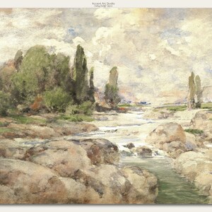Puede incluir: Una pintura de acuarela de un río que fluye a través de un paisaje rocoso. El río está rodeado de árboles y arbustos, y el cielo está nublado. La pintura está hecha en una paleta de colores apagados de verdes, marrones y azules.