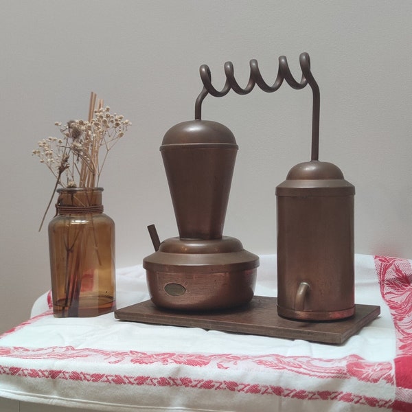 Copper still for decoration with its wooden base - Villedieu - French Vintage